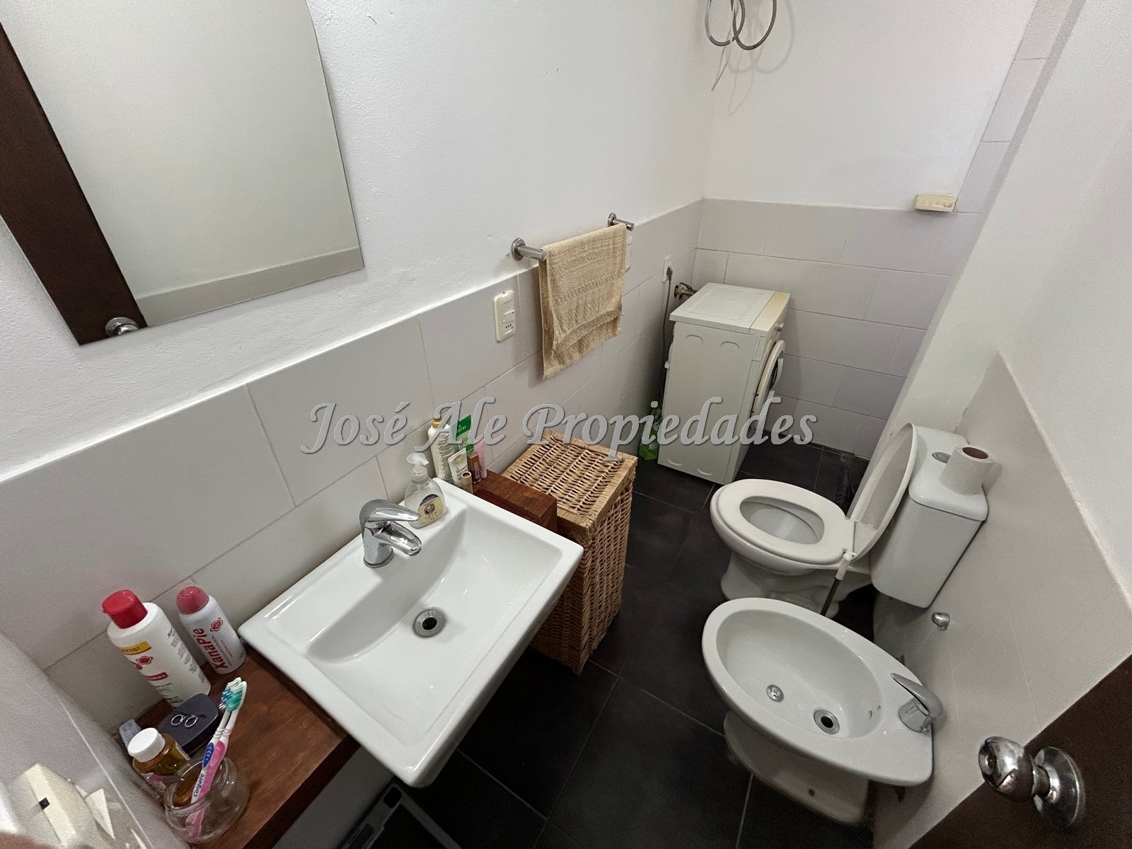 Imagen 7 de Propiedad de 2 dormitorios en Real de San Carlos, a pasos de todos los servicios y de transporte público, Zona de UDE.