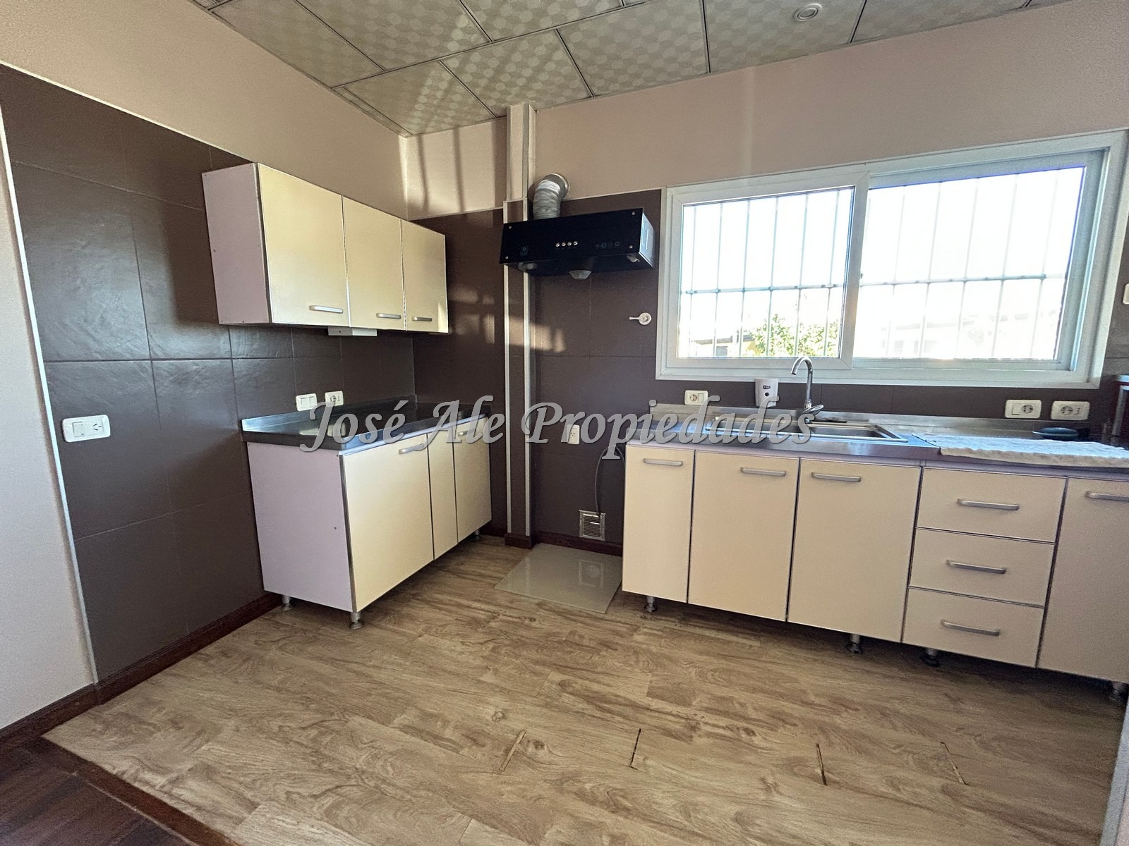 Imagen 4 de Hermosa y moderna propiedad ubicada en fraccionamiento Altos de San Carlos.