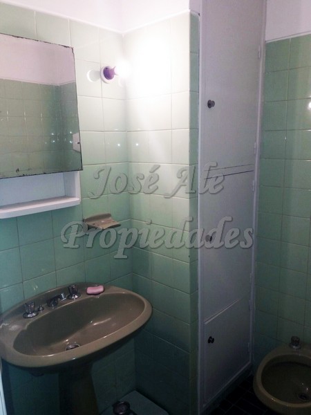 Imagen 6 de Departamento de grandes dimensiones ubicado sobre Gral. Flores.