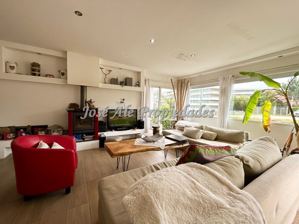 Imagen 5 de Hermosa y moderna propiedad ubicada a solo metros de Rambla y Playas de Colonia del Sacramento.