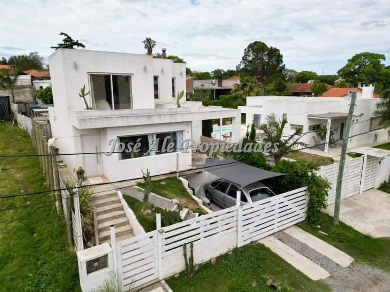 Hermosa y moderna propiedad ubicada a solo metros de Rambla y Playas de Colonia del Sacramento.