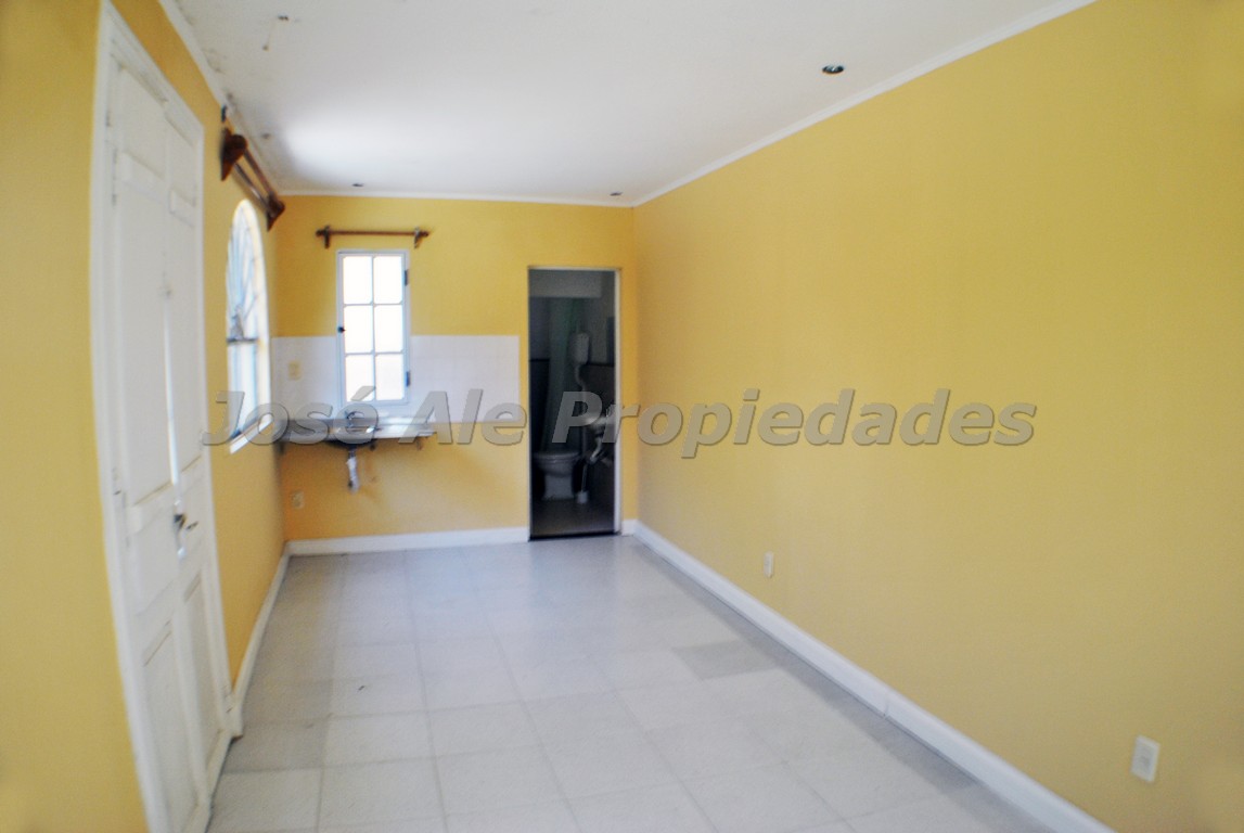 Imagen 4 de Hermosa propiedad con estilo Colonial ubicada en Pleno Centro de Colonia- próxima a Gral. Flores, Terminal de ómnibus y BQB.