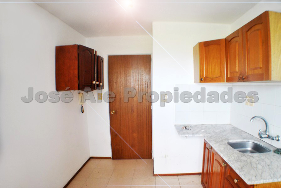 Imagen 3 de Luminoso departamento ubicado a corta distancia del centro de Colonia a pasos de todos los servicios con hermosa vista al río.