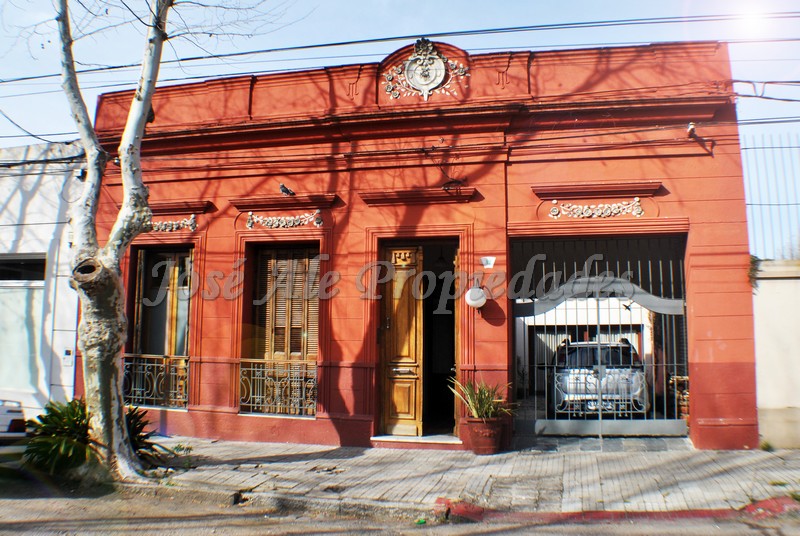 Imagen 1 de Espectacular propiedad de gran metraje en pleno centro de Colonia del Sacramento.