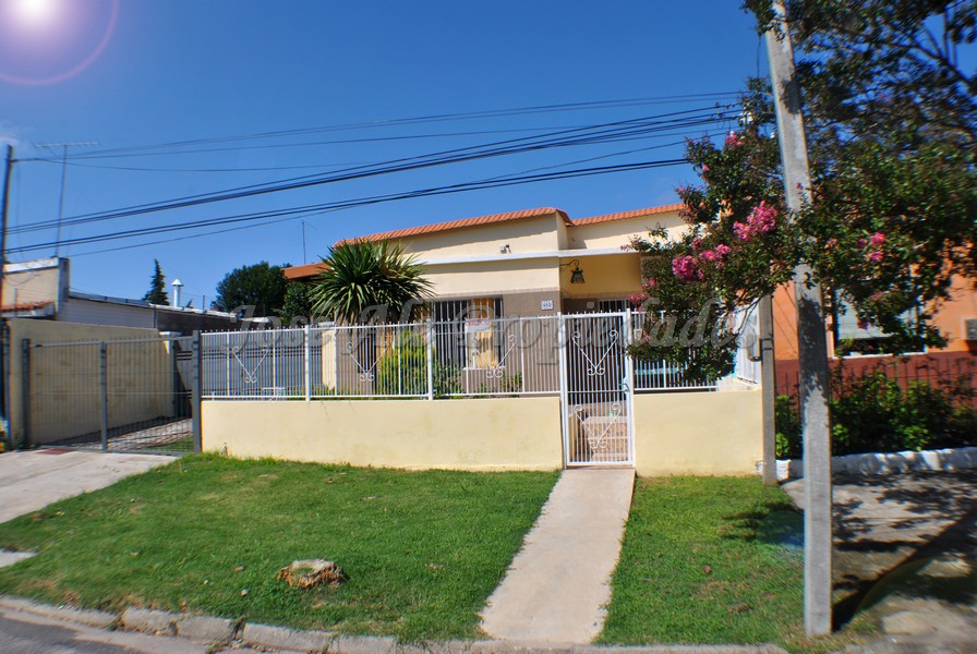 Imagen 1 de Propiedad ubicada en zona de Nuevo Hospital, a solo minutos del centro de colonia.