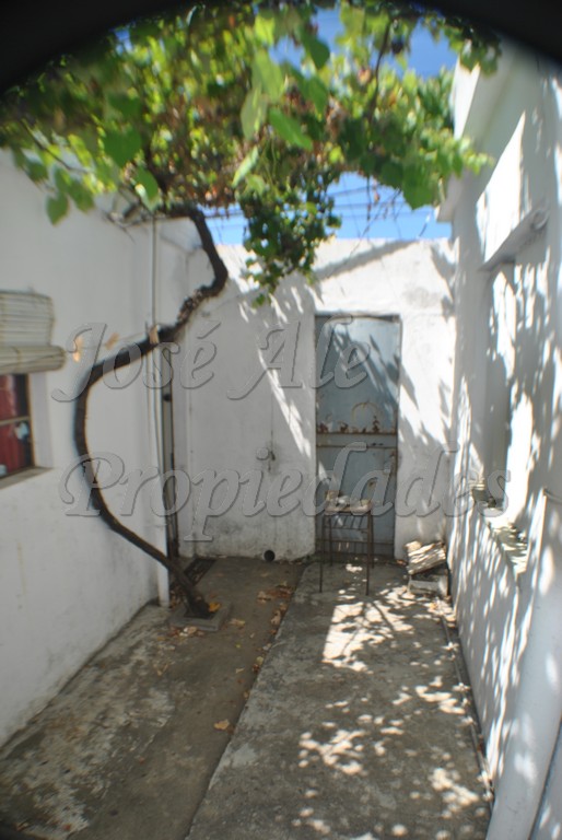 Imagen 10 de Casa a pasos del centro de Colonia del Sacramento, Terminal de ómnibus y Puerto.