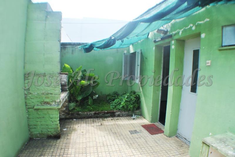 Depto al fondo, a pasos del centro de Colonia.