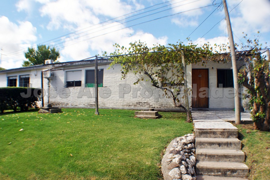 Imagen 1 de Vivienda LC9 (Real de San Carlos) en esquina.