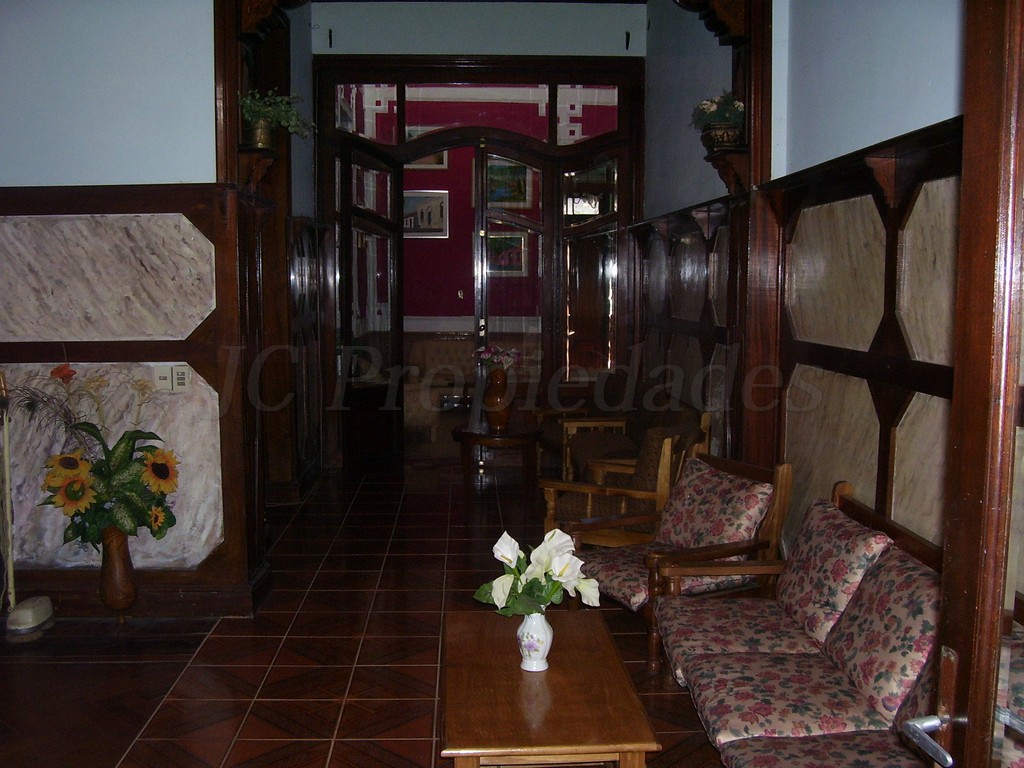 Imagen 5 de Propiedad Colonial de 1900 con gran potencial comercial.