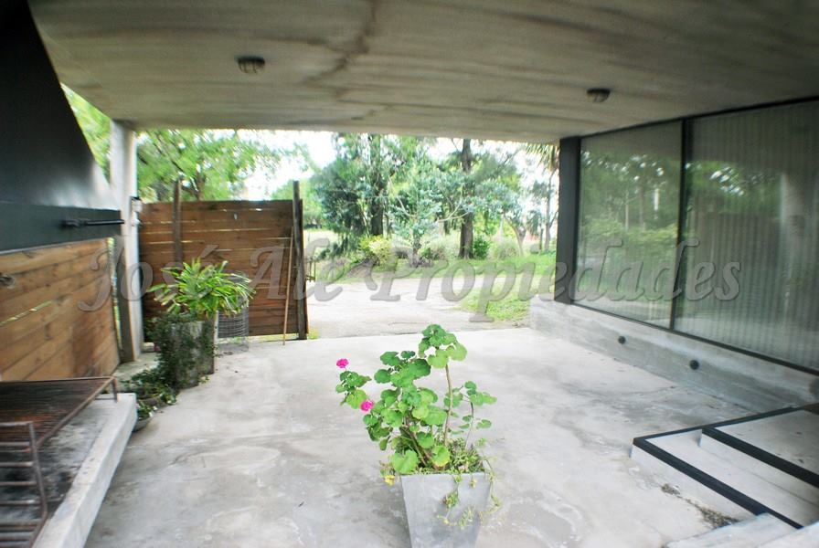 Imagen 10 de Magnífica propiedad en zona balnearia, a metros de Rambla Costanera de Colonia del Sacramento.