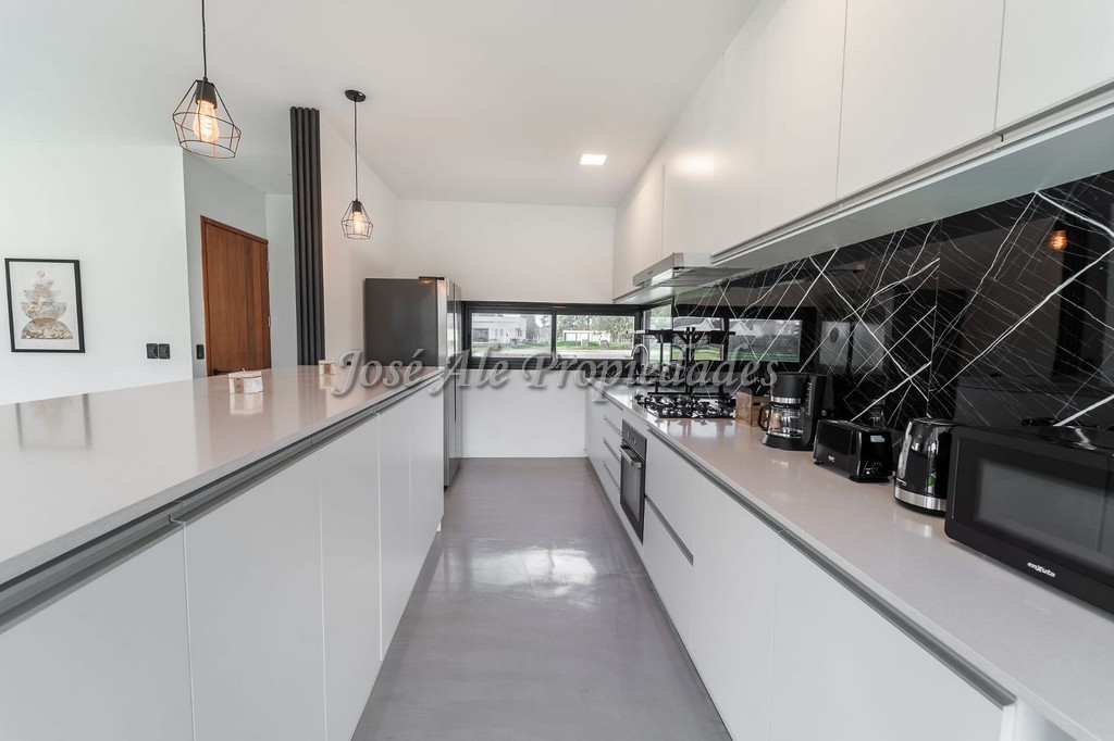 Imagen 5 de Importante propiedad a estrenar en barrio Sheraton, frente a una de las playas más tranquilas de Colonia del Sacramento.