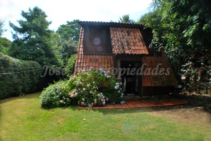 Coqueta cabaña a solo metros de Rambla y Playas de Colonia (zona parrilleros).