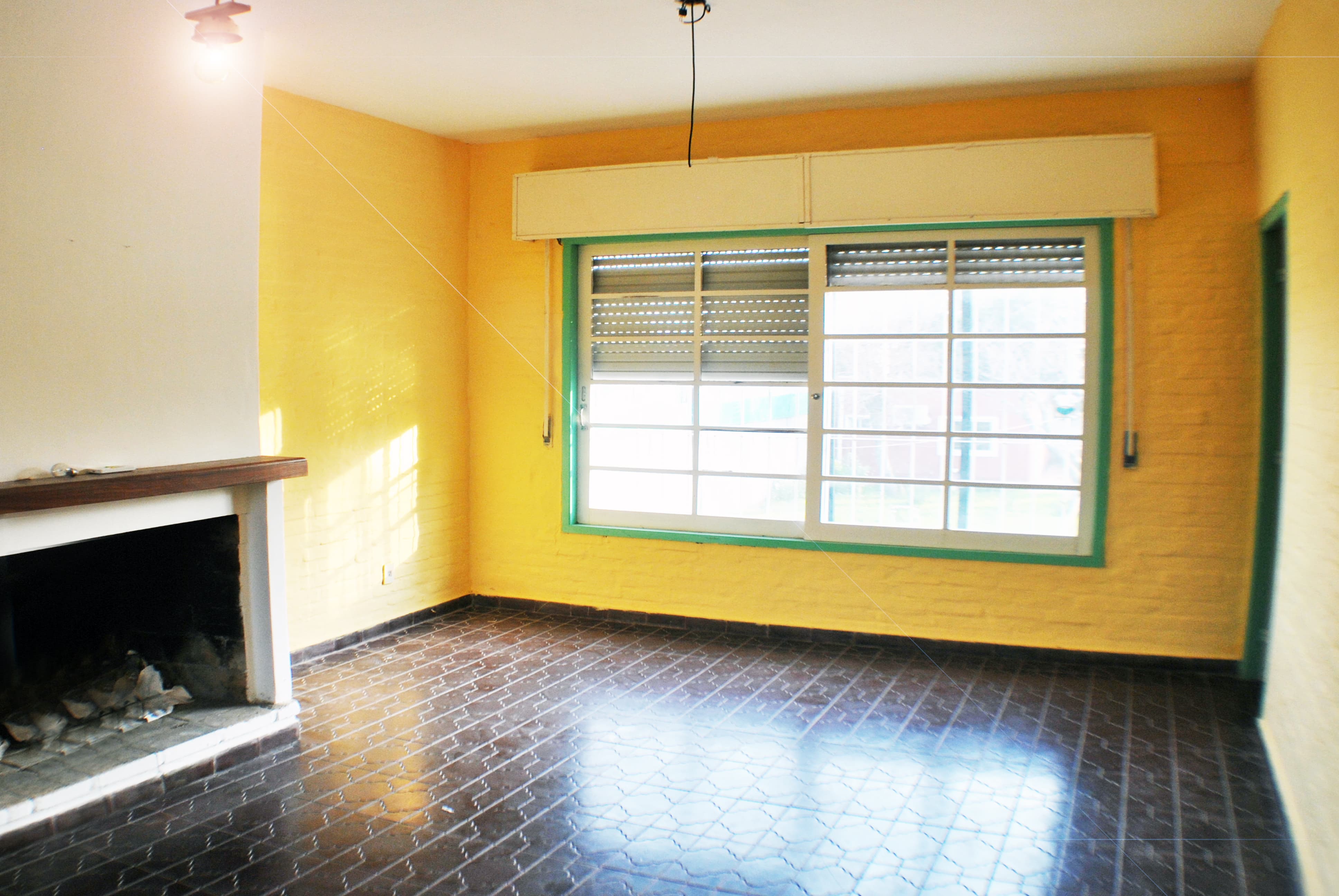 Imagen 4 de Casa de grandes dimensiones, ambientes espaciosos, confortables y luminosos.