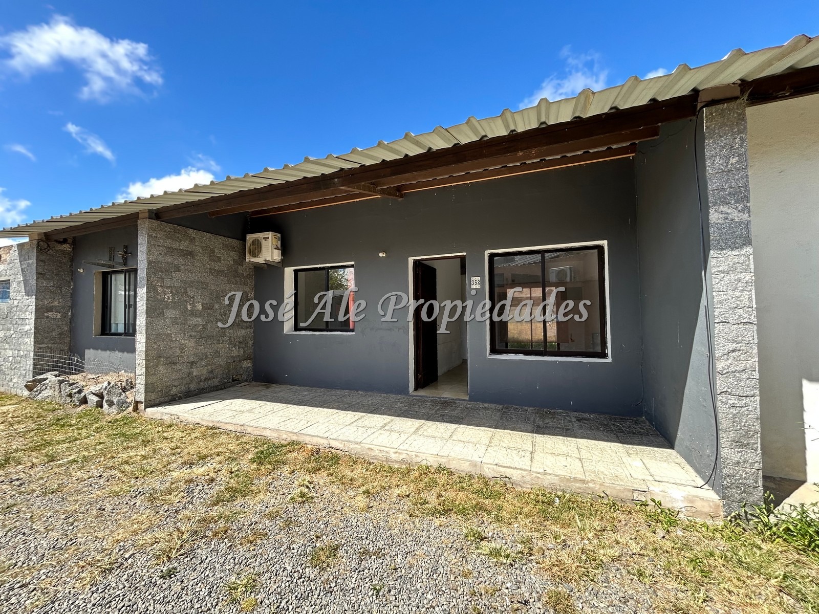 Imagen 1 de Apartamento de 1 dormitorio ubicado a metros de la Plaza de Toros, Colonia.