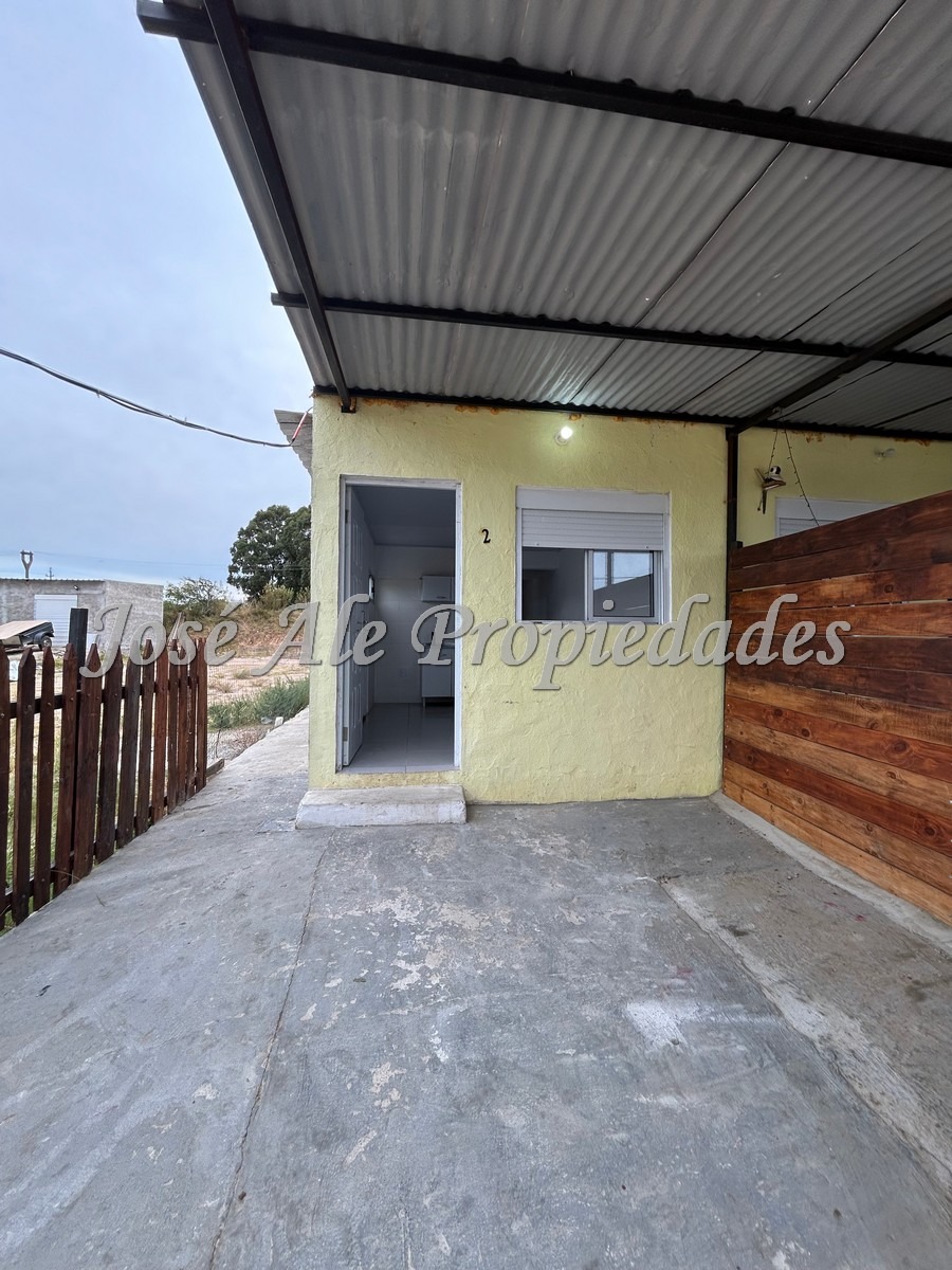 Imagen 1 de Se trata de 2 casas de 2 dormitorio en PH, ubicados en el General, Colonia.