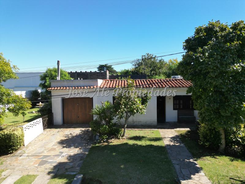Hermosa propiedad ubicada en el Real de San Carlos, a metros de Av Principal Luis Alberto de Herrera, Colonia.