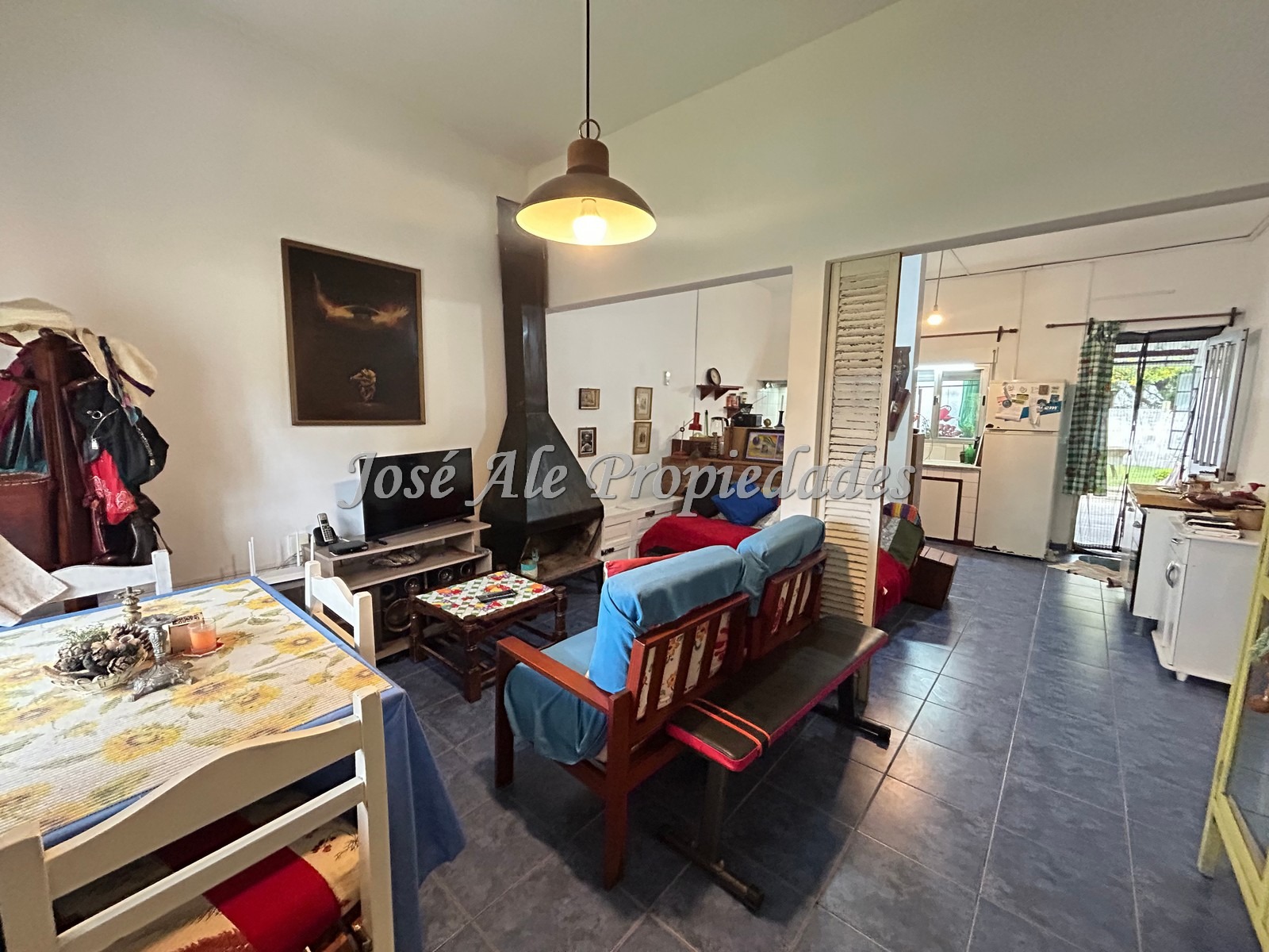 Imagen 2 de EN VENTA Casa de 2 dormitorios, ubicada a minutos del centro de la ciudad de Colonia.