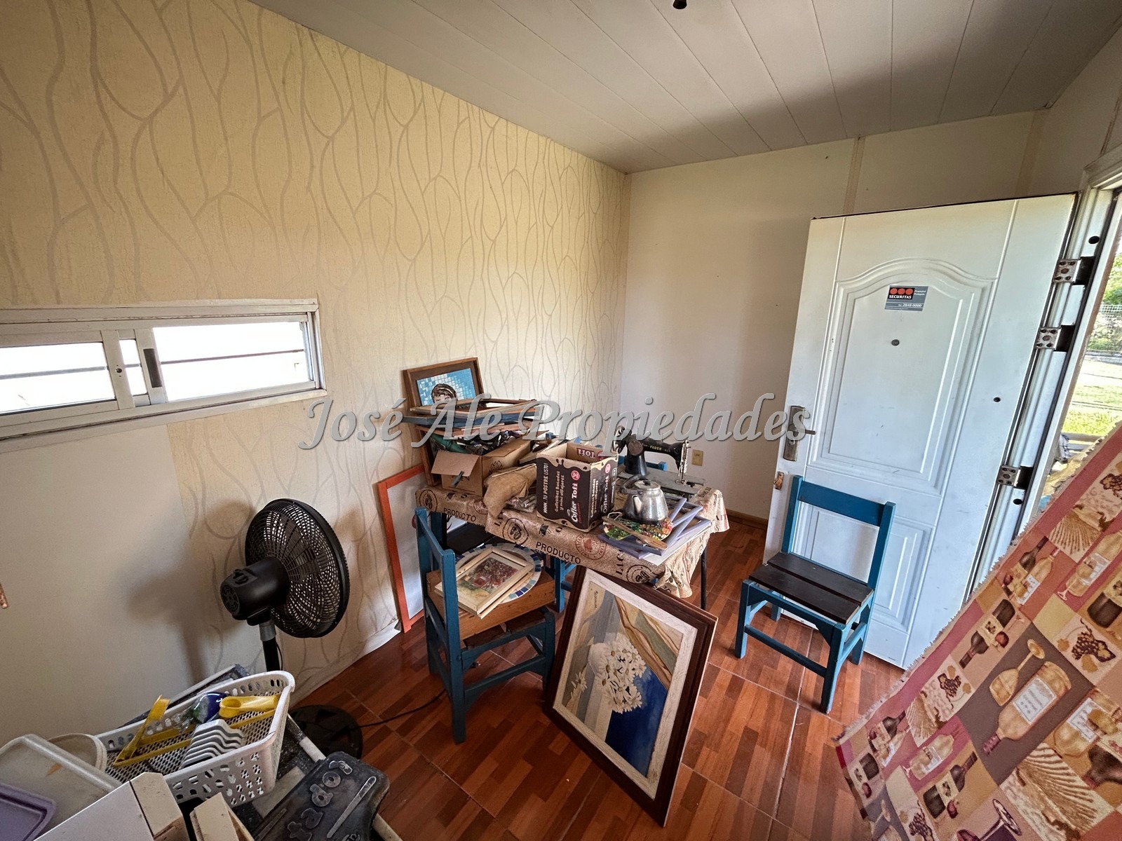 Imagen 6 de EN VENTA Casa contenedor de 2 dormitorios, ubicado en el General Colonia.