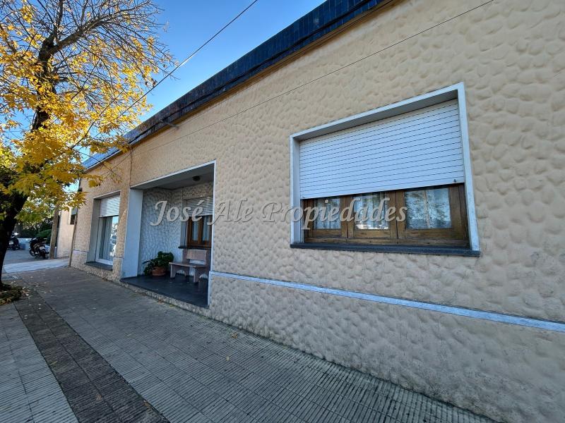 EN VENTA Excelente propiedad ubicada en inmejorable lugar sobre una de las principales avenidas de la ciudad de Colonia del Sacramento