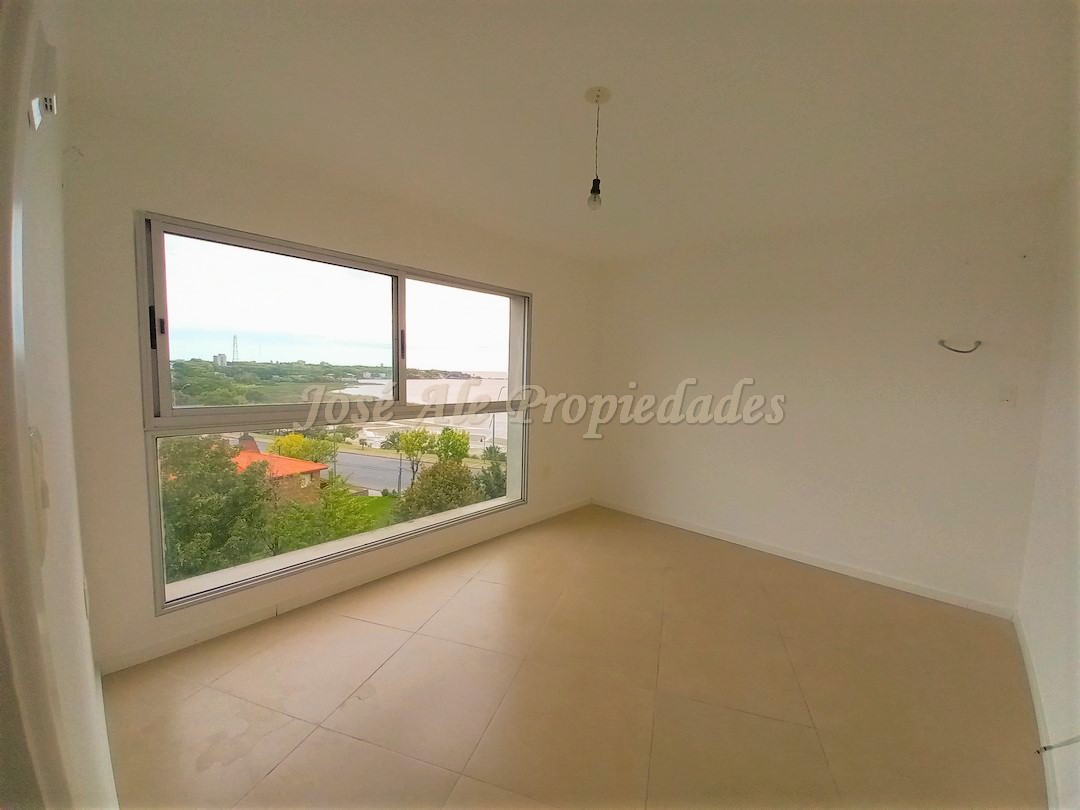 Imagen 1 de EN ALQUILER Espectacular apartamento de un dormitorio en edificio residencial frente al Rio de la Plata.