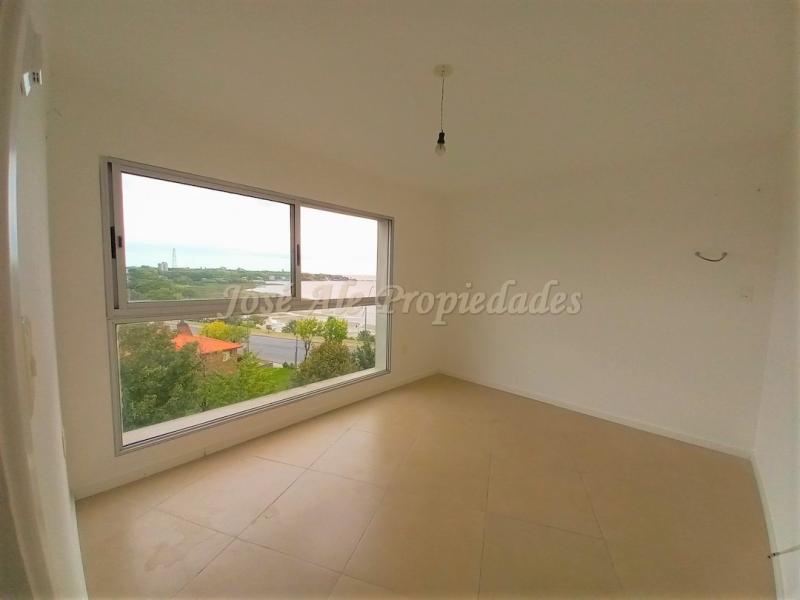 EN ALQUILER Espectacular apartamento de un dormitorio en edificio residencial frente al Rio de la Plata.